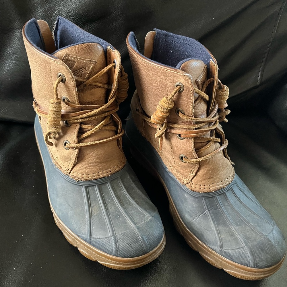 Sperry sz 7 women's wedge duck boot